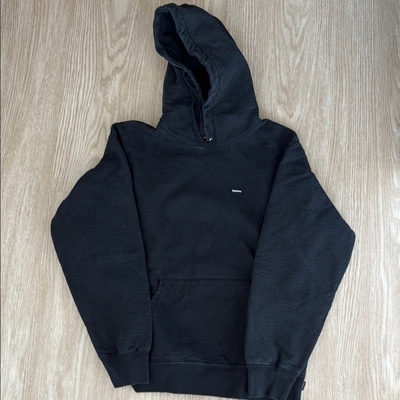 SUPREME Black Hoodie - small - Picture 3 of 5